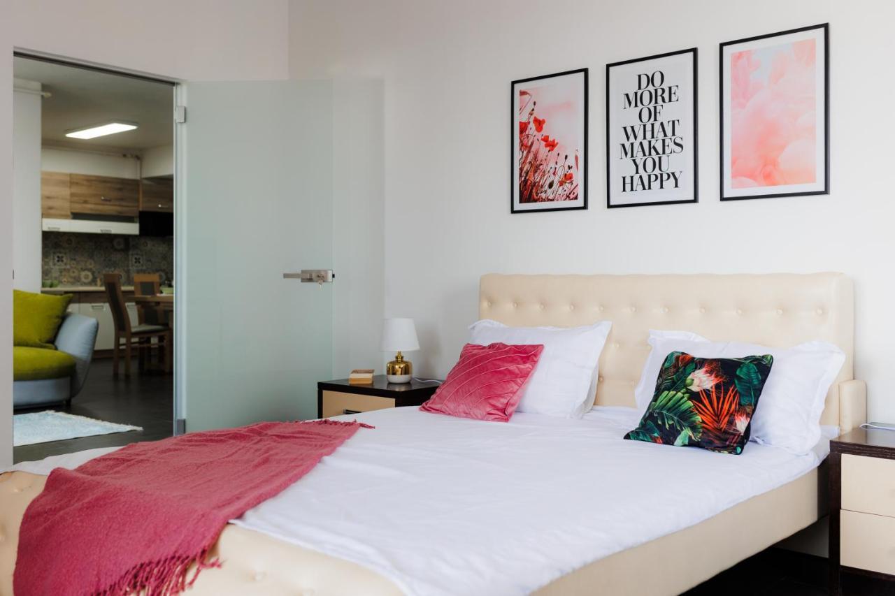 Plaza Apartment ซาตูมาเร ภายนอก รูปภาพ