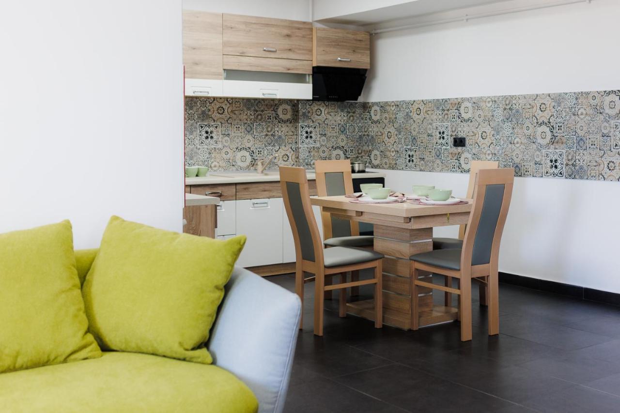 Plaza Apartment ซาตูมาเร ภายนอก รูปภาพ